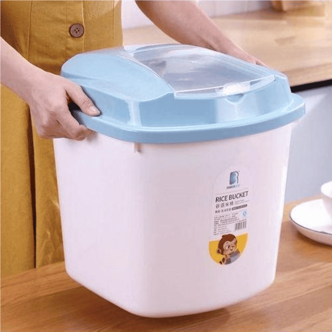 Rice/Cereal Bucket with Measuring Cup